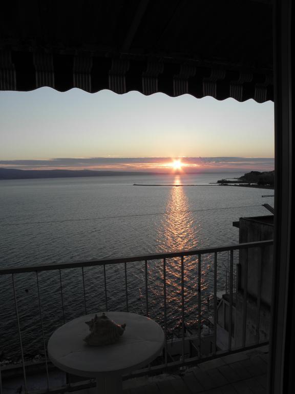 Sunny Apartment Omiš Habitación foto